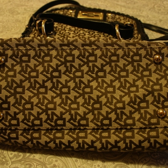 DKNY monogram flip lock satchel - Picture 6 of 7